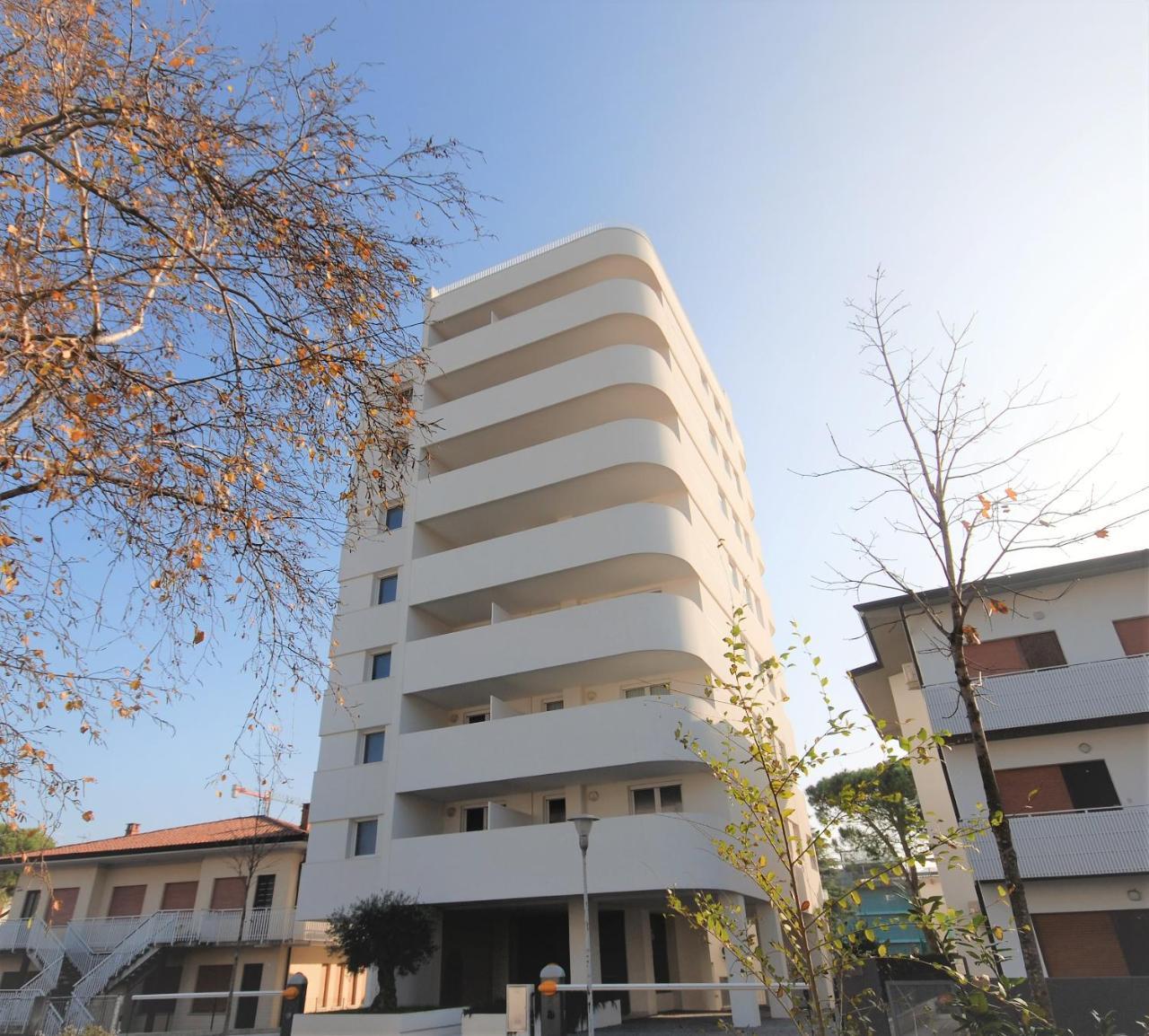 Appartamenti Torre Bianca 利尼亚诺萨比亚多罗 外观 照片